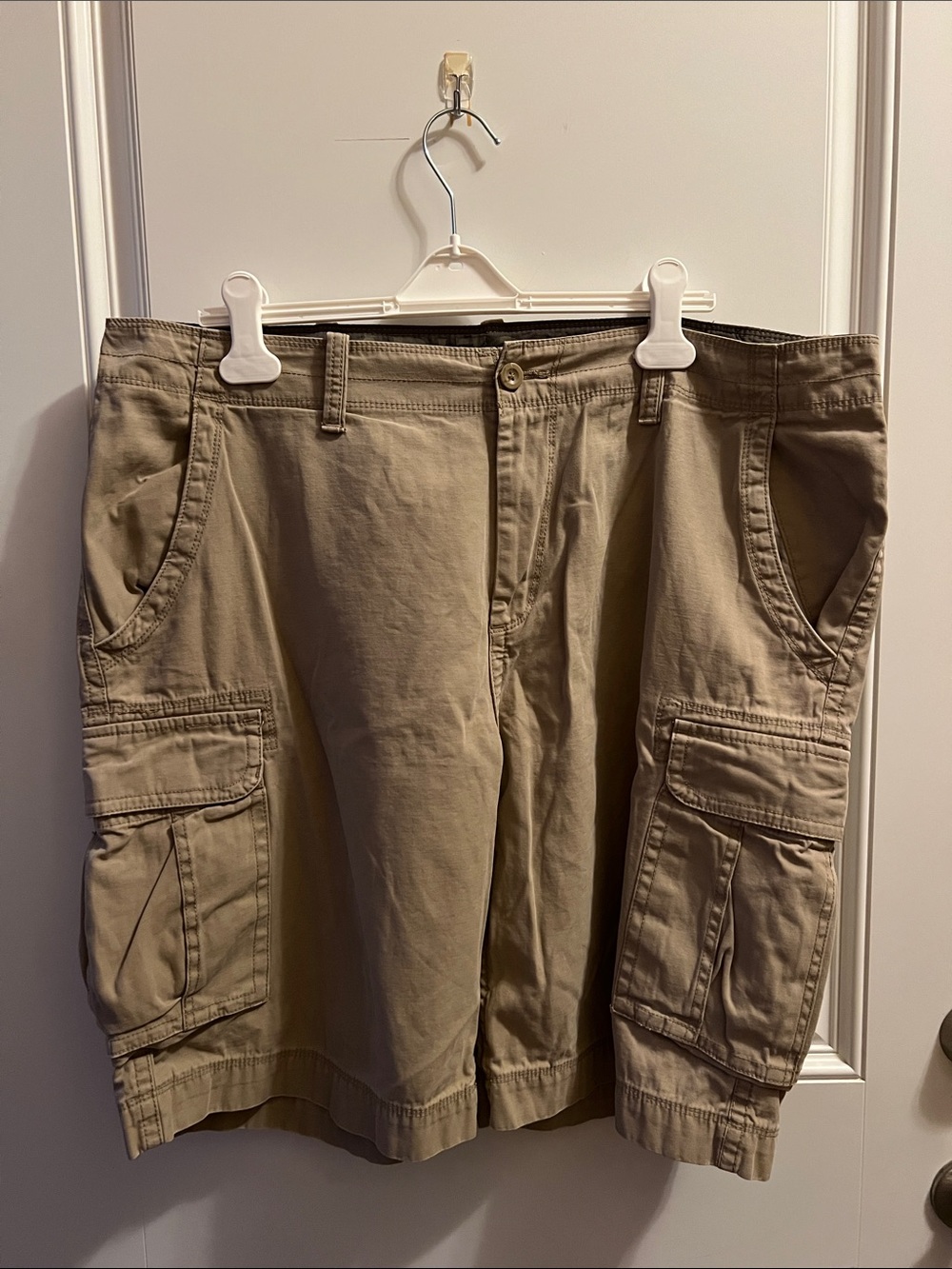 Arizona Jean Company Men’s Cargo Shorts in Khaki